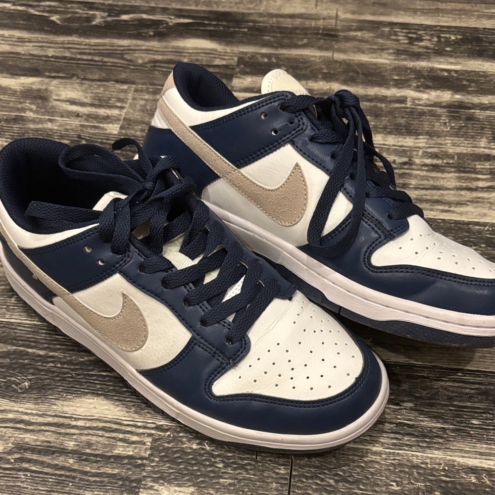 Nike Women’s (9) Mens (7) Blue and White Sneakers